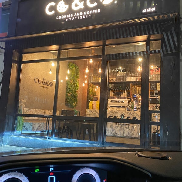 Foto diambil di CoCo Boutique oleh Abdulaziz G. pada 9/28/2022