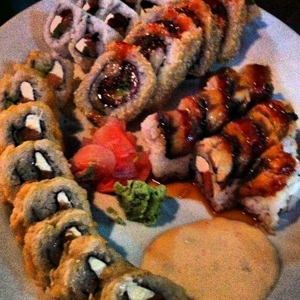 รูปภาพถ่ายที่ Sushi Bites โดย Chris L. เมื่อ 12/8/2012