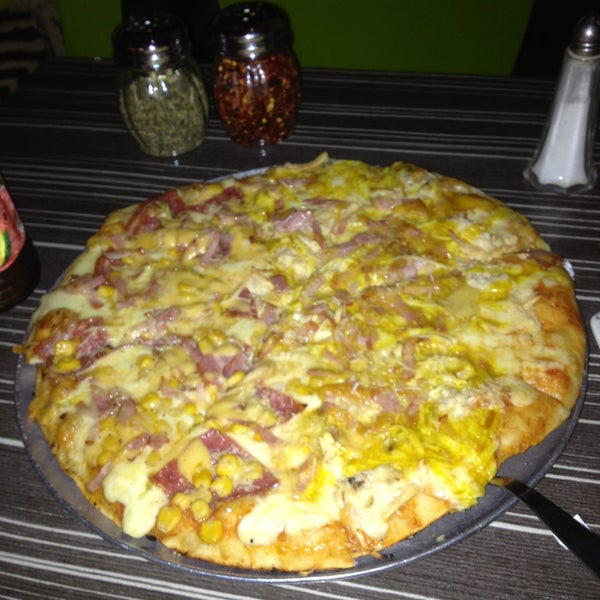 5/6/2013 tarihinde Mafe O.ziyaretçi tarafından Salvator&#39;s Pizza'de çekilen fotoğraf