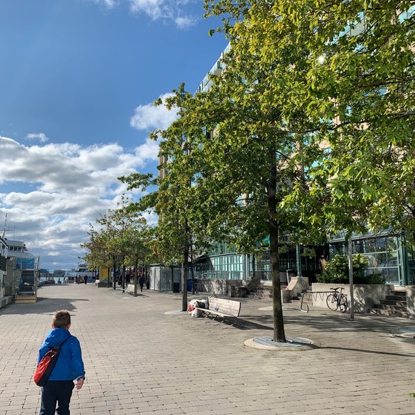 Foto scattata a Harbourfront Centre da 🇷🇺🐝Natalia F🐝🇷🇺 il 10/4/2019