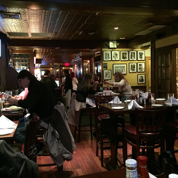 Foto tomada en Langan&#39;s Pub &amp; Restaurant  por 🇷🇺🐝Natalia F🐝🇷🇺 el 1/31/2015