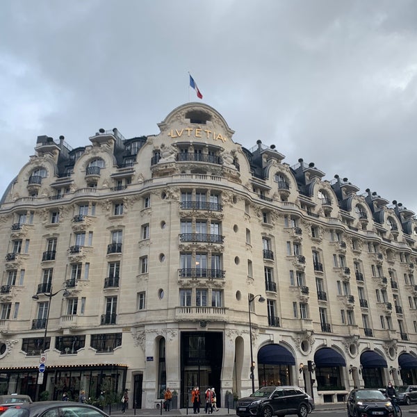 Foto diambil di Hôtel Lutetia oleh Lori K. pada 1/21/2022