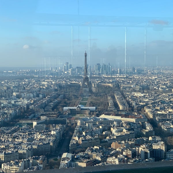 Foto diambil di Observatoire Panoramique de la Tour Montparnasse oleh Lori K. pada 1/18/2022
