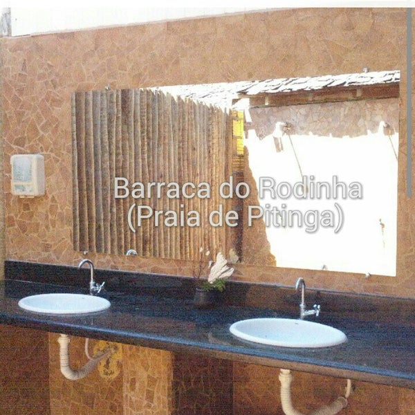 รูปภาพถ่ายที่ Barraca de Pitinga (RODINHA) โดย Barraca de Pitinga (RODINHA) .. เมื่อ 1/22/2015