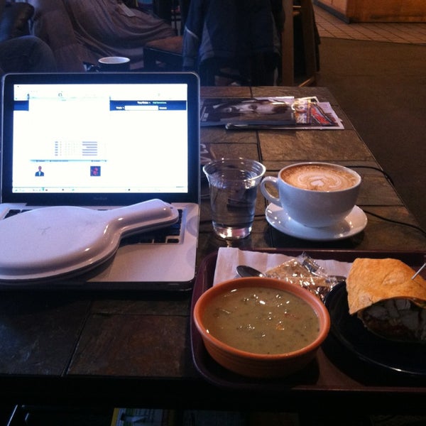 12/31/2012 tarihinde Tony W.ziyaretçi tarafından Café Brioso'de çekilen fotoğraf
