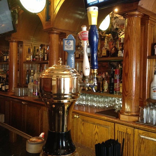 Foto tirada no(a) The Great American Pub por Kershia S. em 5/12/2013