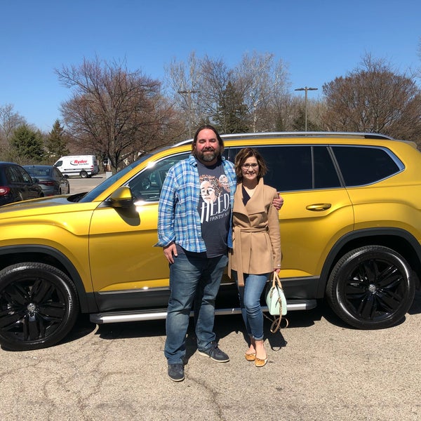 The Autobarn Volkswagen of Mt. Prospect Car Dealership in Mt Prospect