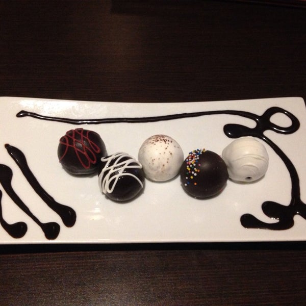Das Foto wurde bei Copper Restaurant &amp; Dessert Lounge von Dan U. am 7/6/2014 aufgenommen