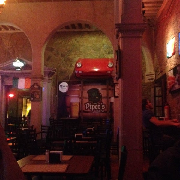 Foto diambil di Piper&#39;s Irish Pub oleh Sol d. pada 4/22/2014