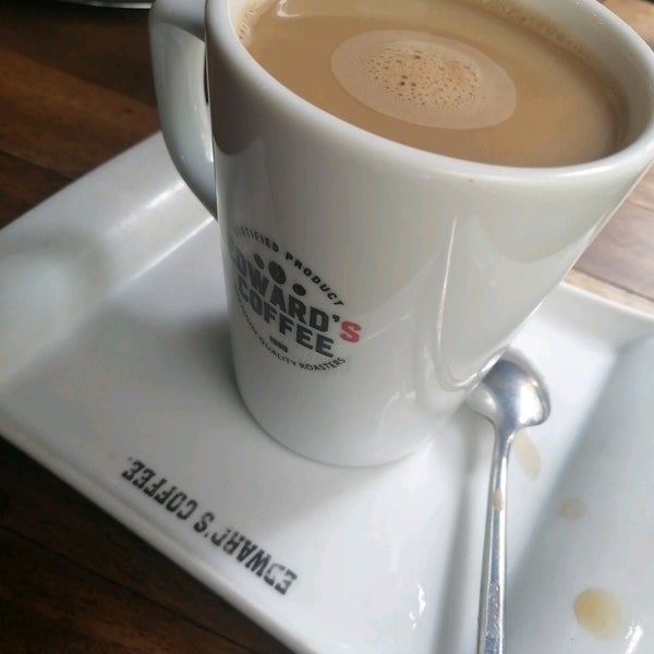 Photo taken at Edward&#39;s Coffee by Gonca A. on 5/3/2022