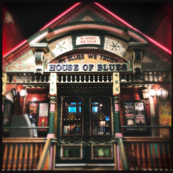 Foto scattata a House of Blues Restaurant &amp; Bar da Mauricio R. il 1/12/2019