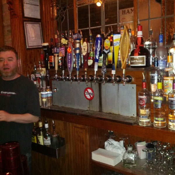 3/10/2013 tarihinde Eric L.ziyaretçi tarafından Hamilton&#39;s Bar &amp; Grill'de çekilen fotoğraf