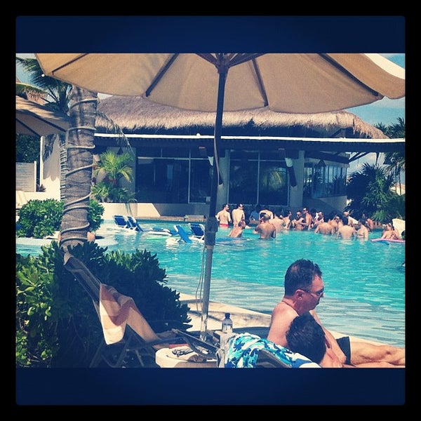 Foto tomada en Adonis Spa Resort  por M el 10/6/2012