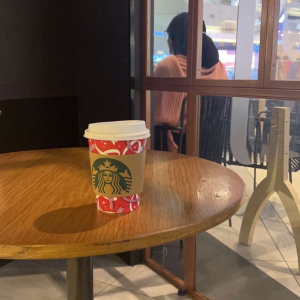 Foto diambil di Starbucks oleh Alshammari4 pada 12/4/2021