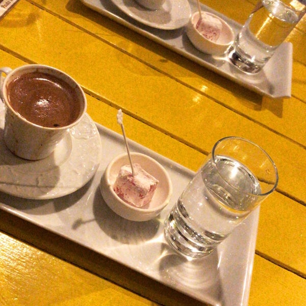Foto diambil di Sokak Cafe &amp; Restaurant oleh Yasmın pada 9/10/2019