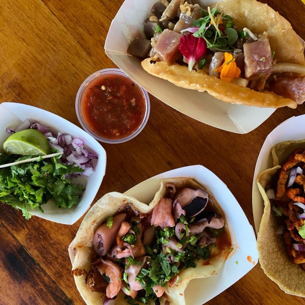 8/17/2018 tarihinde Mallory M.ziyaretçi tarafından City Tacos'de çekilen fotoğraf