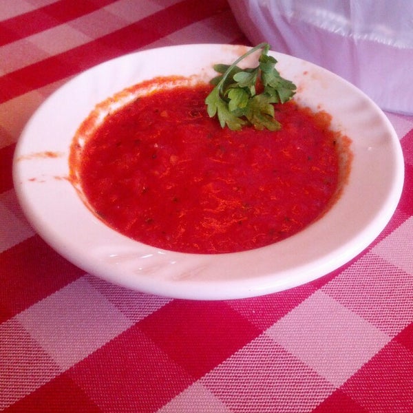 Foto diambil di Spaghetti Bender Restaurant oleh Lizetta B. pada 9/30/2013