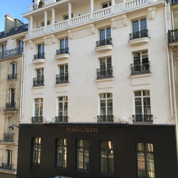 Das Foto wurde bei Hôtel Marignan Champs-Elysées Paris von Alyonka A. am 11/23/2015 aufgenommen