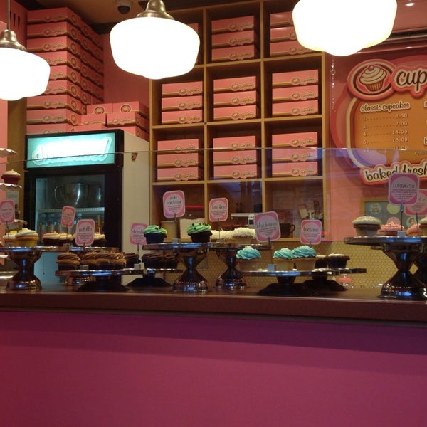 1/7/2014에 Margaux T.님이 Cupcakes on Denman에서 찍은 사진