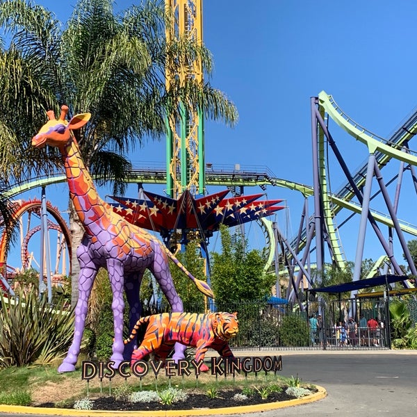รูปภาพถ่ายที่ Six Flags Discovery Kingdom โดย tony r. เมื่อ 9/8/2019