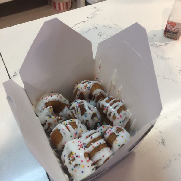 รูปภาพถ่ายที่ Danny&#39;s Mini Donuts โดย tony r. เมื่อ 3/10/2018