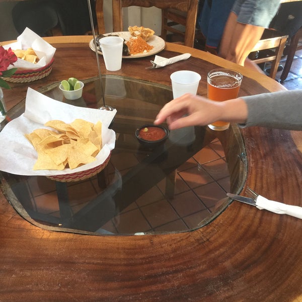 3/30/2018 tarihinde tony r.ziyaretçi tarafından Los Agaves Restaurant'de çekilen fotoğraf