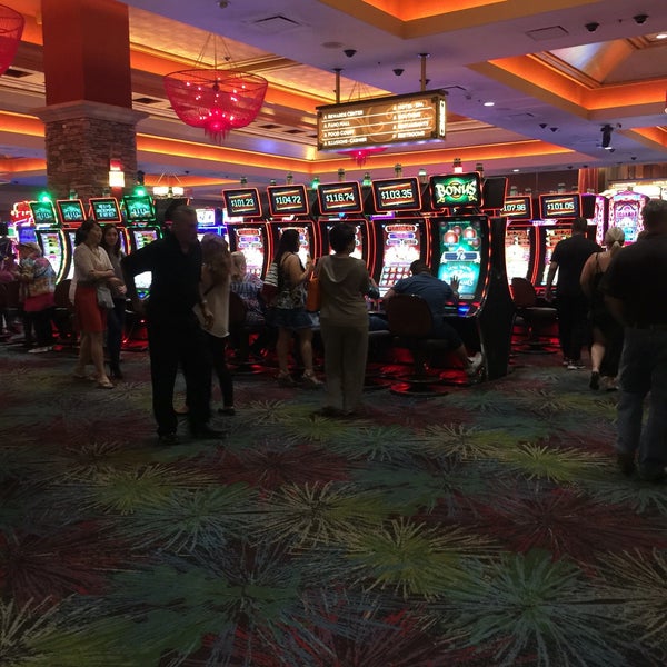 6/25/2016 tarihinde tony r.ziyaretçi tarafından Thunder Valley Casino Resort'de çekilen fotoğraf