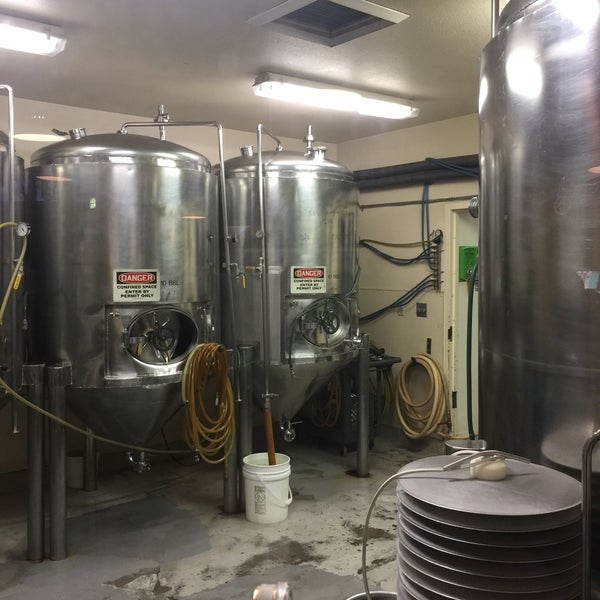 3/3/2017에 tony r.님이 Rubicon Brewing Co.에서 찍은 사진