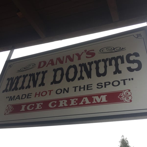 Foto scattata a Danny&#39;s Mini Donuts da tony r. il 3/10/2018