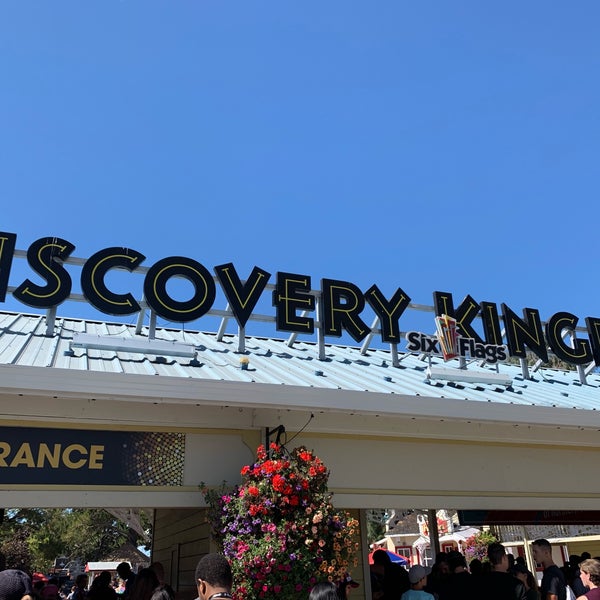 Foto diambil di Six Flags Discovery Kingdom oleh tony r. pada 9/8/2019