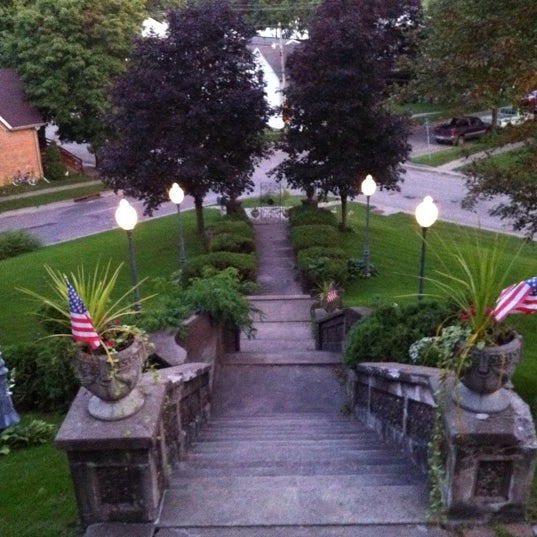 Photo taken at Mont Rest Bed &amp; Breakfast by Robert R. on 9/11/2011
