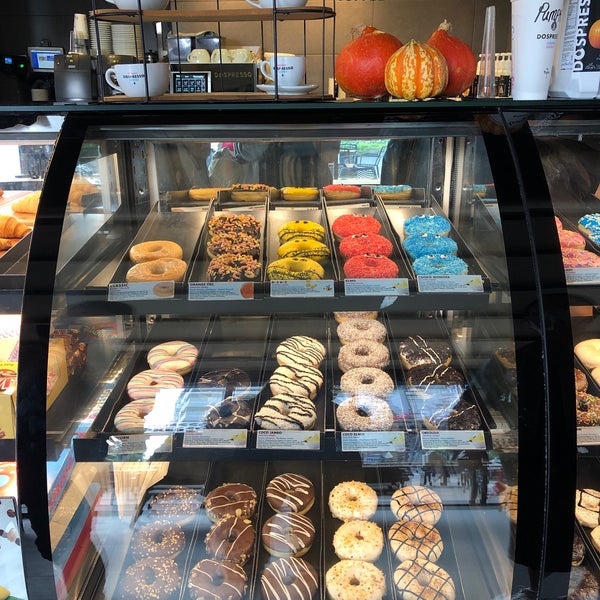Photo taken at DOSPRESSO Bombty Coffee &amp; Donut by Zori Z. on 10/14/2021