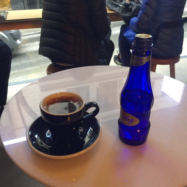 Foto tirada no(a) BORDERLINE Coffee por Sdfghhkjk X. em 2/10/2018