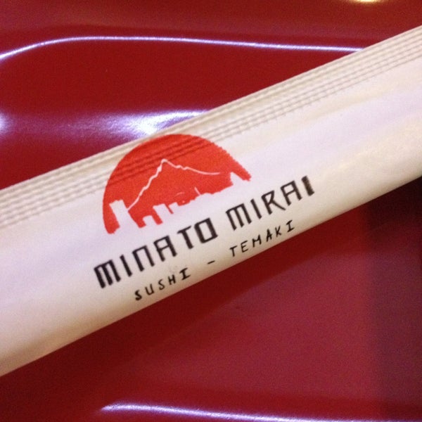 Foto diambil di Minato Mirai Sushi &amp; Temaki oleh Aline P. pada 4/17/2013