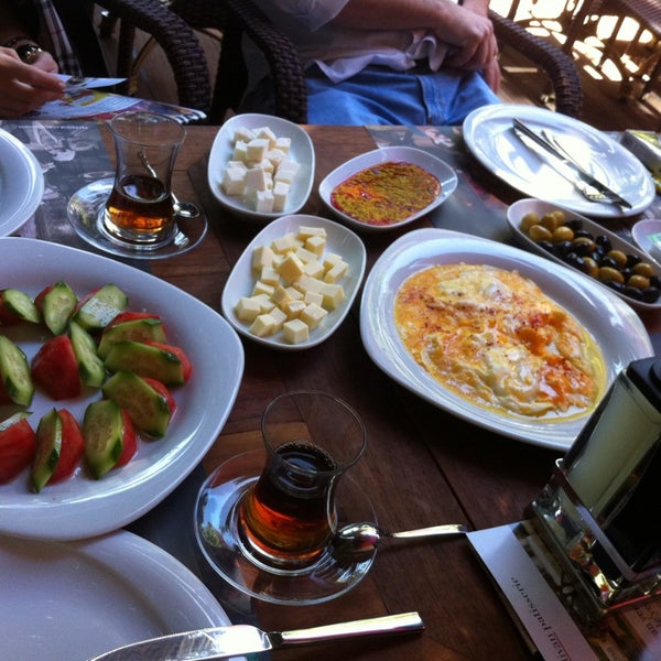 5/26/2013 tarihinde Reyhan K.ziyaretçi tarafından Vintro Restoran &amp; Sarapevi'de çekilen fotoğraf