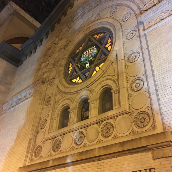 Foto scattata a Sixth &amp; I Historic Synagogue da A A. il 1/16/2020
