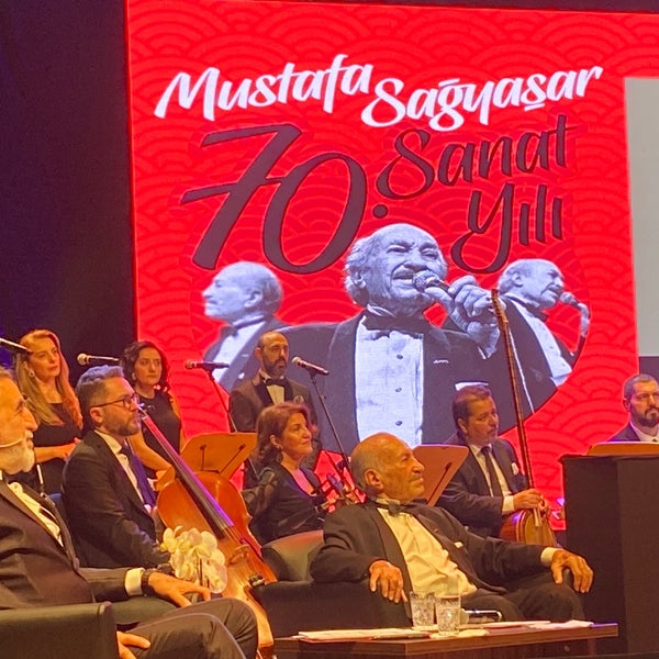Foto tomada en Cemal Reşit Rey Konser Salonu  por Solmaz🦋 el 12/25/2022