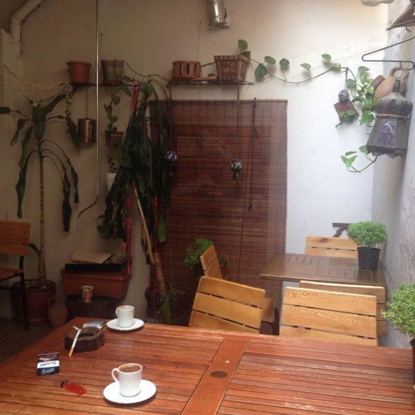รูปภาพถ่ายที่ Melza&#39;s Cafe โดย Behice เมื่อ 6/10/2014