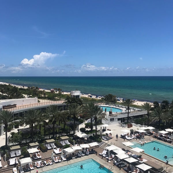 Foto tirada no(a) Eden Roc Resort Miami Beach por Isabella K. em 5/11/2019