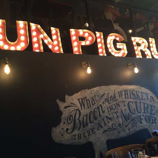 7/10/2016에 Isabella K.님이 Swine Southern Table &amp; Bar에서 찍은 사진