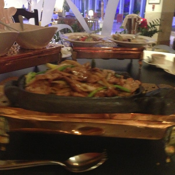 Снимок сделан в FonDRAGONPearl Chinese &amp; Sushi Restaurant - Adana HiltonSA пользователем Serkan S. 7/23/2013