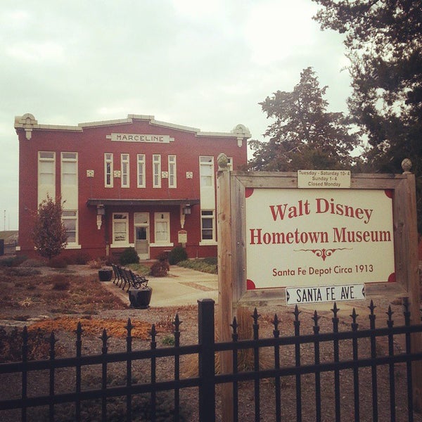 Photo taken at Walt Disney Hometown Museum by Jessy D. on 12/14/2014