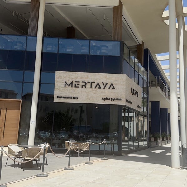 Foto diambil di Mertaya Cafe &amp; Restaurant oleh هديله .. pada 4/30/2023