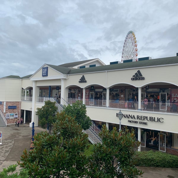 Salvatore Ferragamo Rinku Premium Outlet Clothing Store