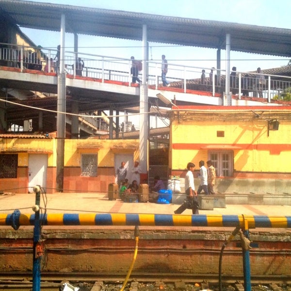 Photo taken at Mughalsarai Railway Station by Vonchio K. on 5/20/2014