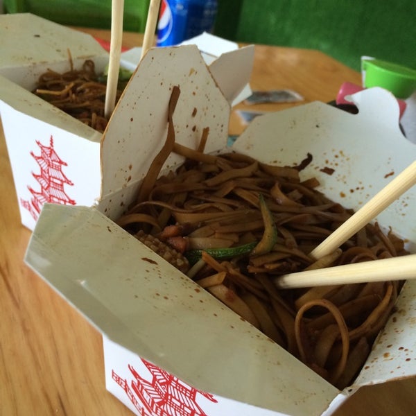 6/12/2014にIsela P.がHappy Panda Noodlesで撮った写真