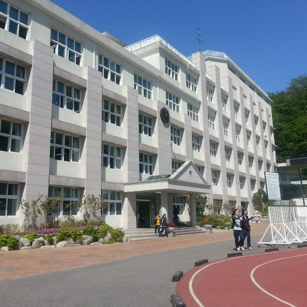 이화여자대학교사범대학 부속이화금란고등학교 - 신촌동에서 고등학교일 이화여자대학교사범대학 부속이화금란고등학교 - 신촌동에서 고등학교일