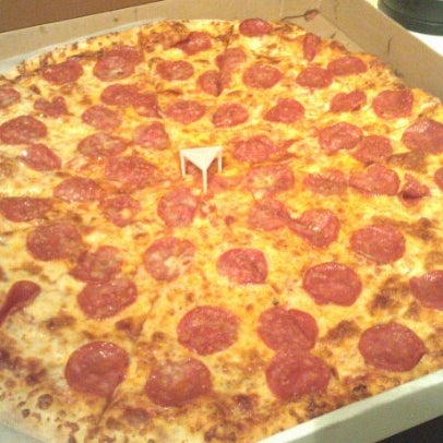 Снимок сделан в Big Slice Pizza пользователем chubbstar 10/2/2012