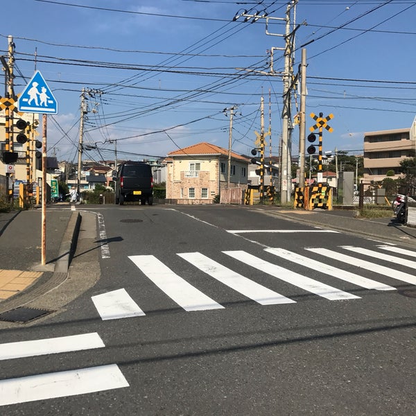 Photos at 七里ヶ浜 踏切 - Train in 鎌倉市