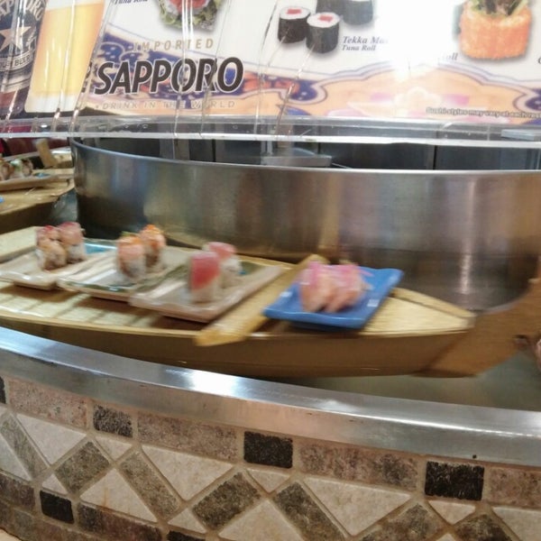 Foto diambil di Sushi Umi oleh Lester B. pada 7/31/2014